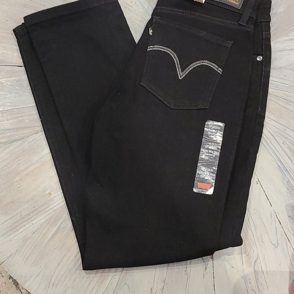 NWOT Levi's black mid rise petite skinny jeans